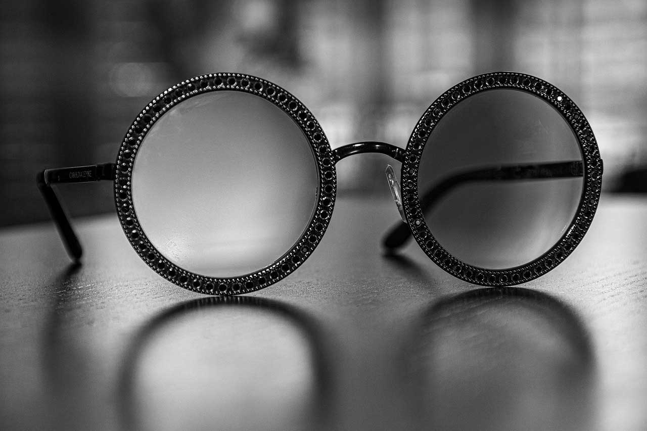 black-and-white-4711356_1280